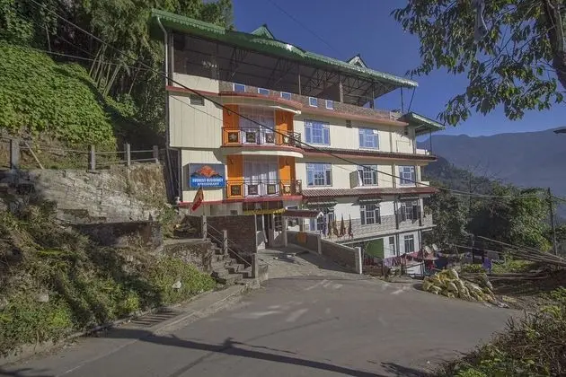 OYO 24247 Hotel Everest Mansion