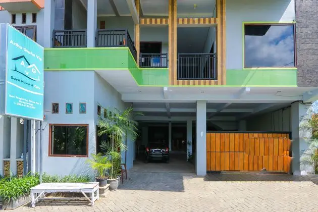 OYO 2453 Artha Graha Vip