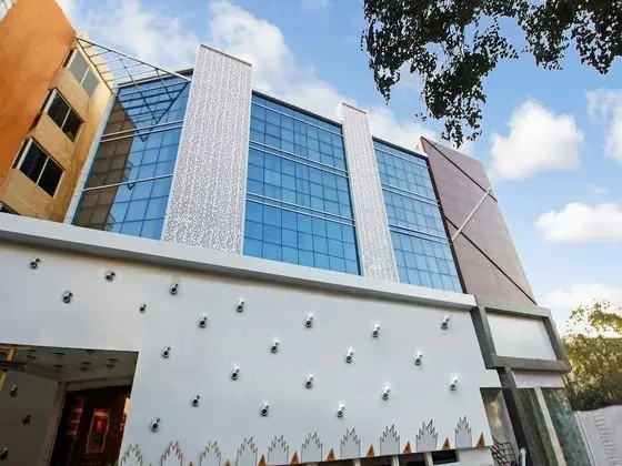 OYO 24583 Sesha Grand - Dış Mekan
