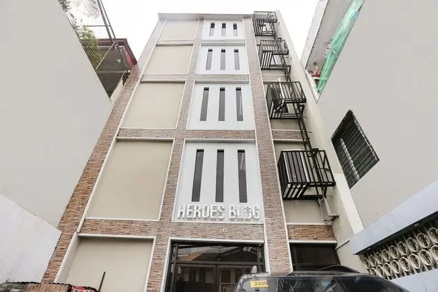 OYO 246 Heroes Building - Dış Mekan