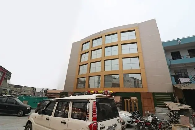 OYO 24608 Sanjay Galaxy Premium