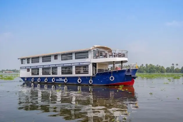 OYO 24725 Houseboat Royal River 4bhk