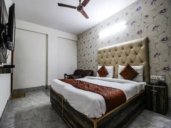 OYO 24801 Hotel Star Palace