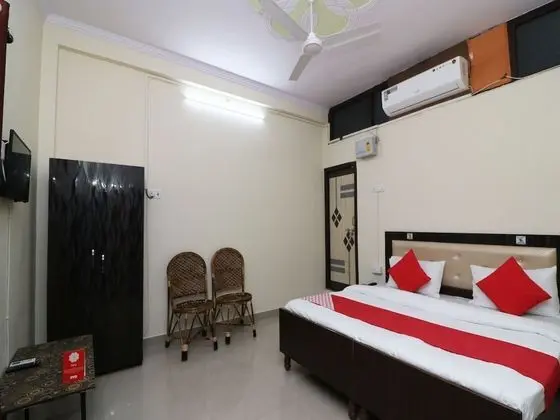 OYO 24823 Amrit Guest House