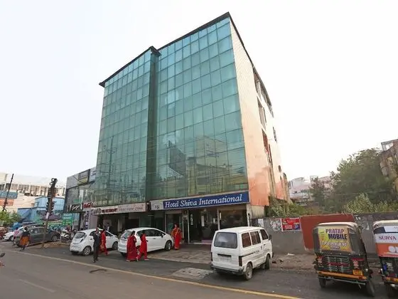 OYO 24860 Hotel Shiva International - Dış Mekan