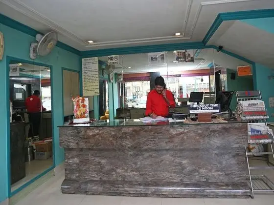 OYO 24860 Hotel Shiva International - Lobi