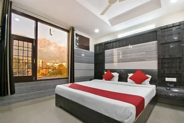 OYO 24887 New Suhani