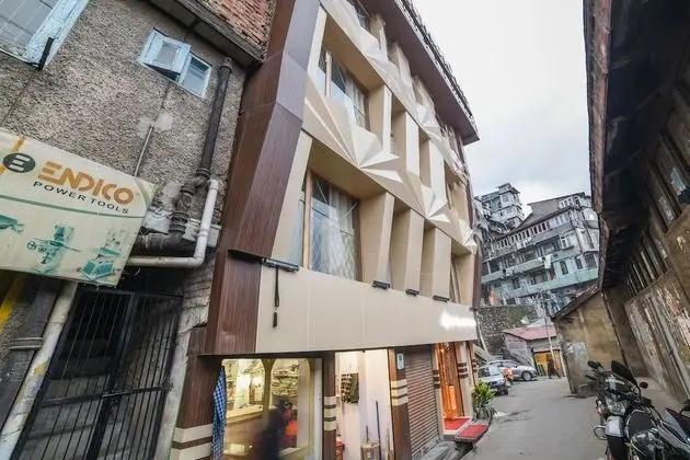 OYO 24895 Mid Town