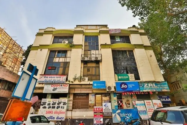 OYO 24950 Hotel Shree Balaji Residency - Dış Mekan