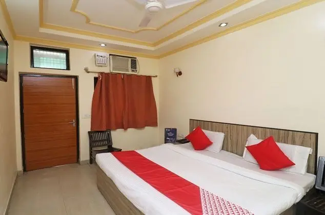 OYO 24951 Vaibhav Palace