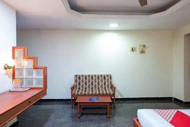 OYO 24963 Hotel Sudha Inn - Oda