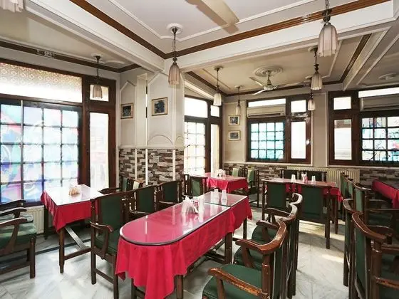OYO 24966 Grand Hotel & Restaurant - Yerinde Yemek