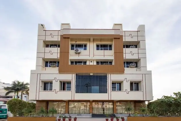 OYO 25042 Vikramaditya Hotel