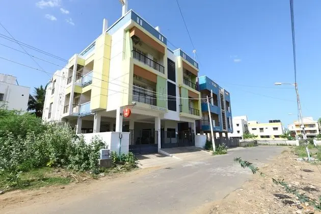 OYO 2612 Hotel Fiesta House - Dış Mekan