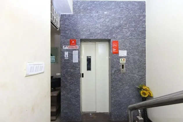 OYO 2612 Hotel Fiesta House - Lobi