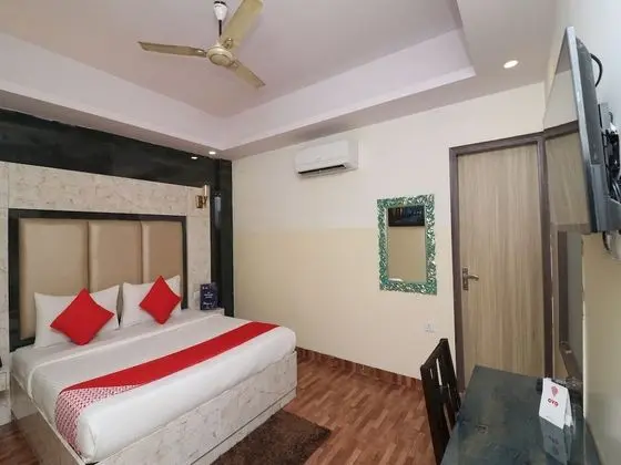 OYO 26161 Plazzo Inn