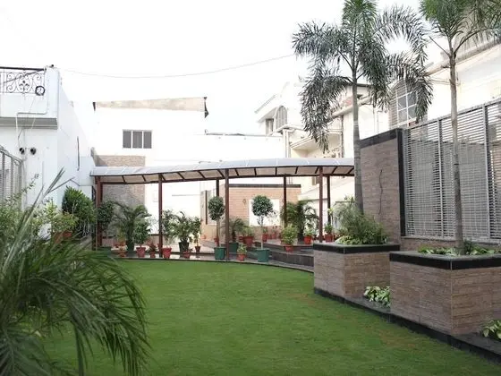 OYO 2617 Hotel Samrat Heavens