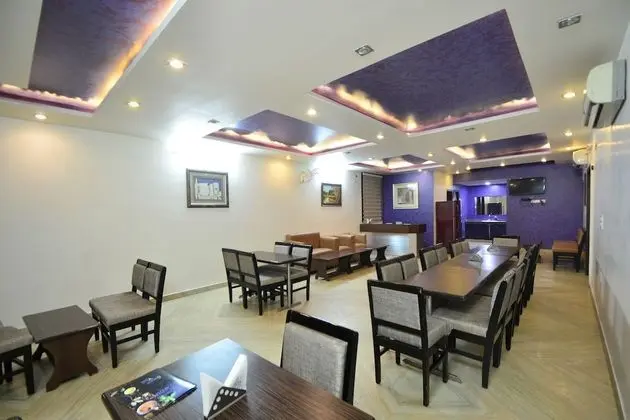 OYO 26175 Hotel Green Villa Guest House - Yerinde Yemek
