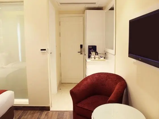 OYO 2637 Hotel Picasso Prive - Oda