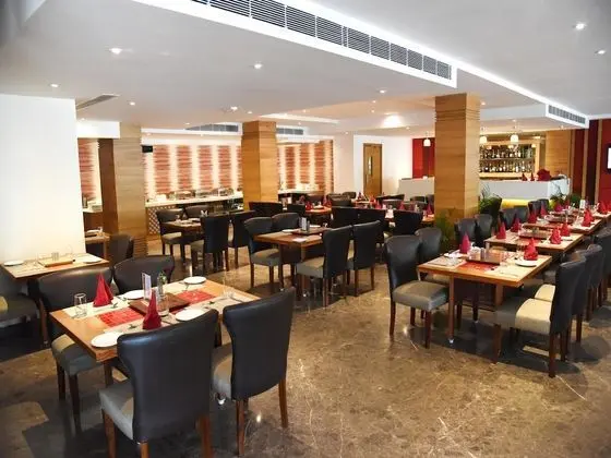 OYO 2650 Hotel Sunbeam Premium - Yerinde Yemek