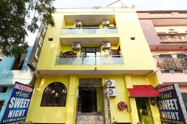 OYO 26815 Hotel Sweet Night