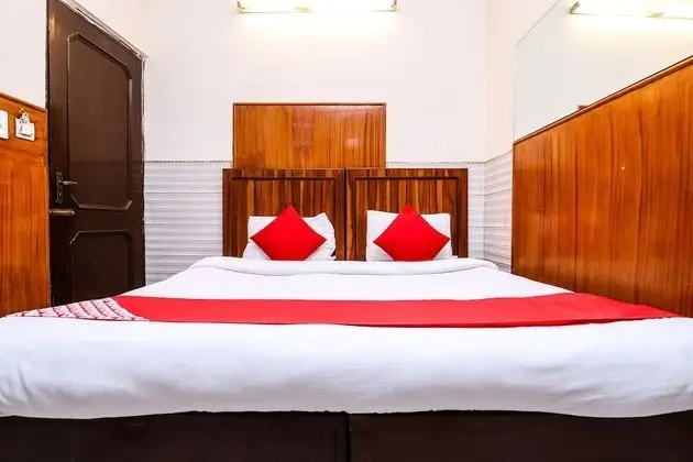 OYO 26873 Hotel Metro Star - Oda