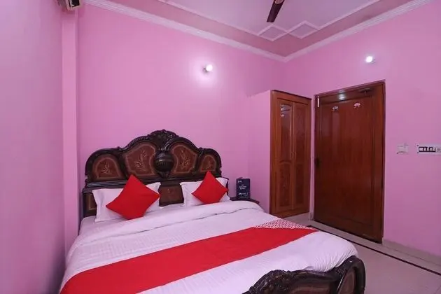 OYO 26906 Hotel Tarang