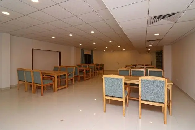 OYO 26911 Kcg Hotels - Yerinde Yemek