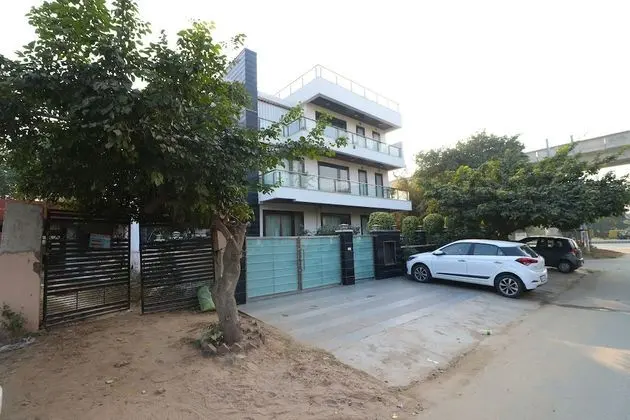 OYO 26915 Hotel North East Residency