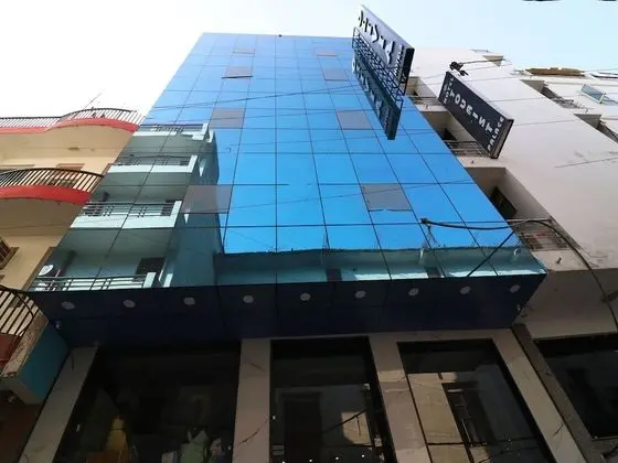 Oyo 27009 Hotel Alovia Delhi - 1