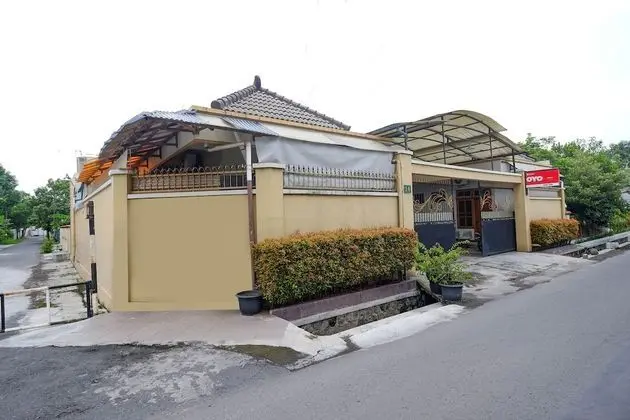 OYO 2737 D'Kost