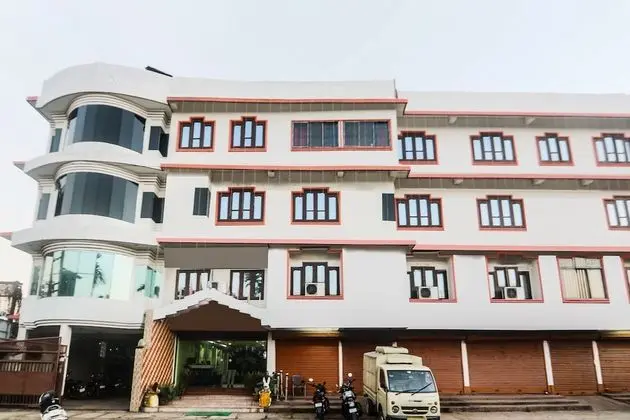 OYO 27675 Hotel Am Palace