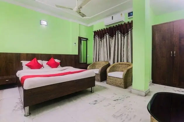OYO 27675 Hotel Am Palace - Oda