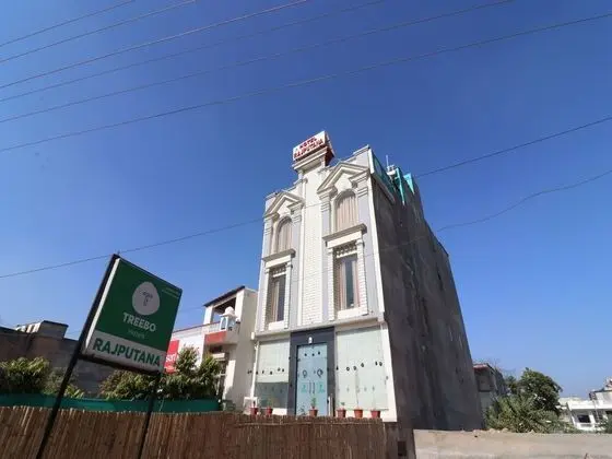 OYO 27759 Hotel Rajputana - Dış Mekan
