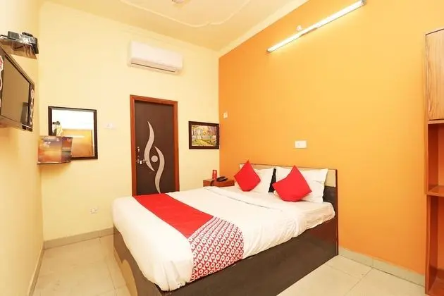 OYO 27929 Hotel Cristal Park