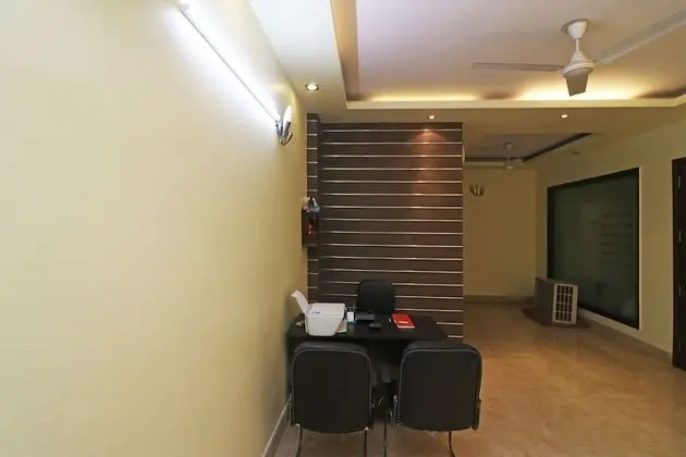 OYO 28061 Amar Villa One - Lobi