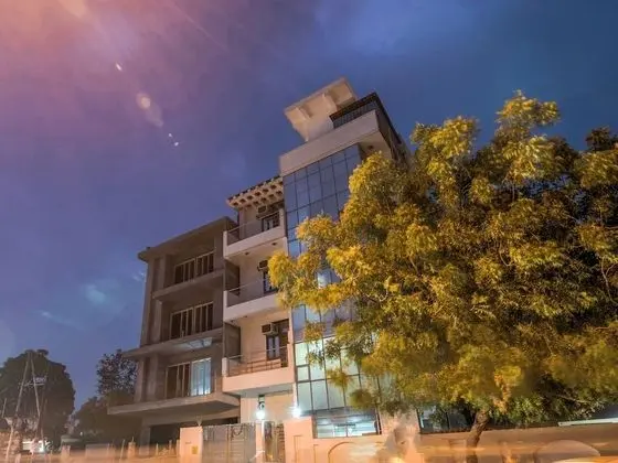 OYO 2807 Hotel Crosswinds Residency - Dış Mekan