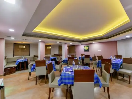 OYO 28129 Hotel Mjm International - Yerinde Yemek