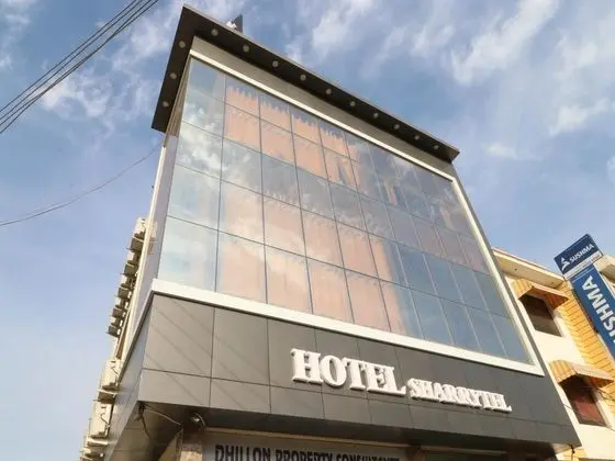 OYO 28142 Hotel Sharrytel - Dış Mekan