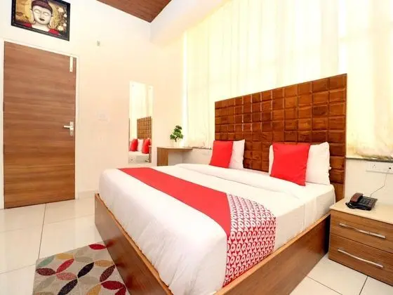 OYO 28142 Hotel Sharrytel - Oda