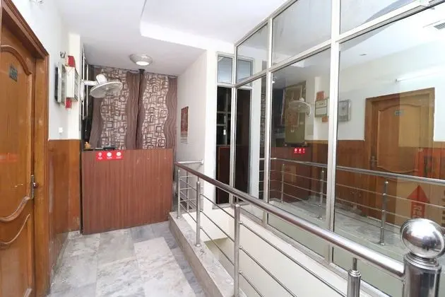 OYO 28168 Hotel Regal 2