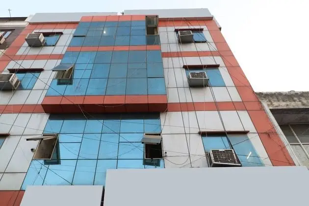 OYO 28168 Hotel Regal 2
