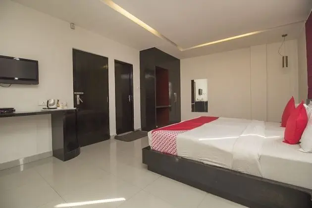 OYO 28171 Kava Suites