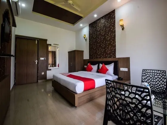 OYO 28253 Jmd Palace