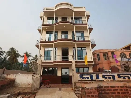 OYO 28314 Hotel Larica