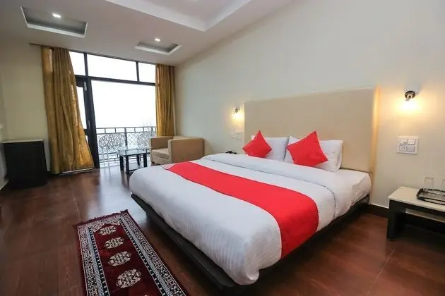 OYO 28425 Dal Lake Resort