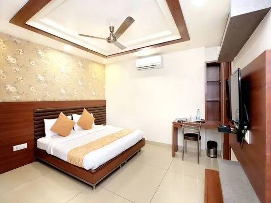 OYO 2860 Hotel 24x7 Inn