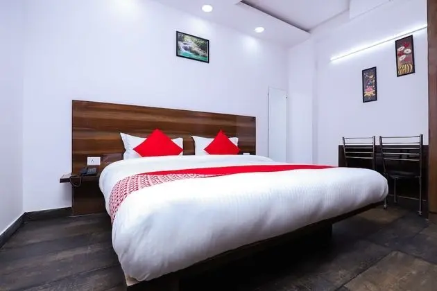 OYO 28606 Kavya Residency