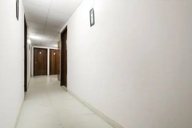 OYO 28606 Kavya Residency - İç Mekan
