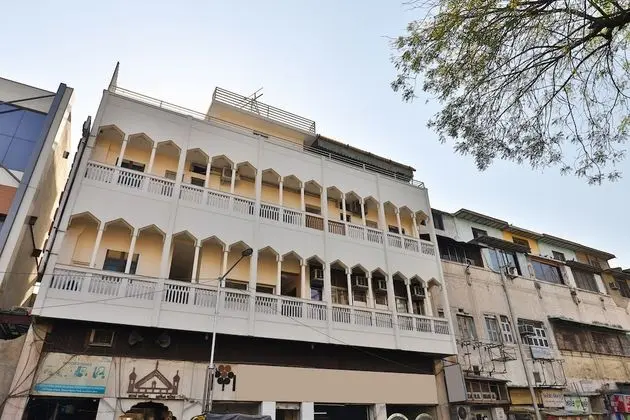OYO 28667 Hotel Moti Mahal